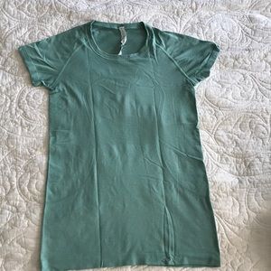 Lululemon swiftly top